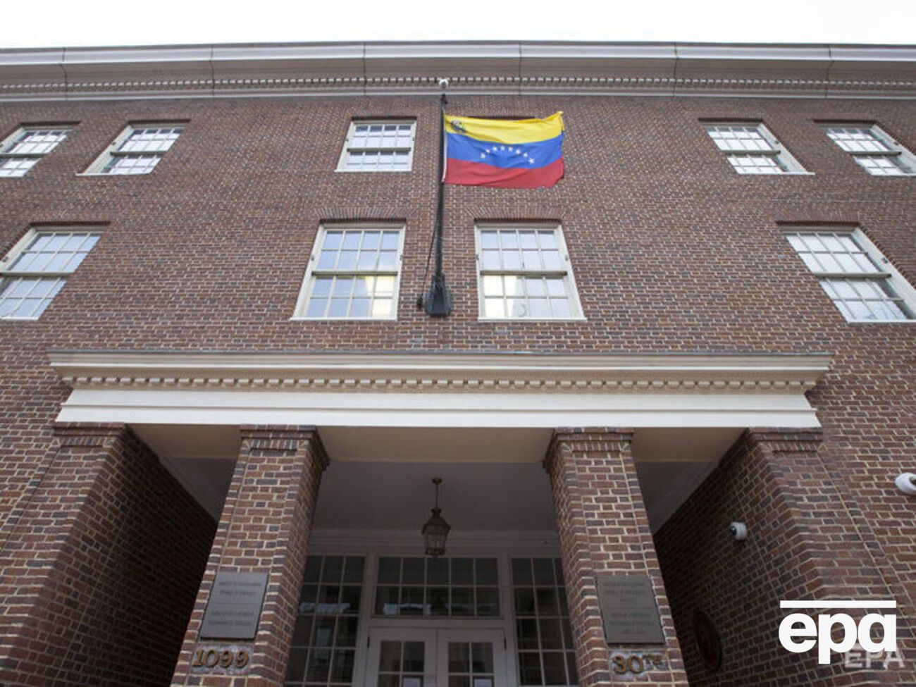 Венесуела відкликала дипломатів із Вашингтона