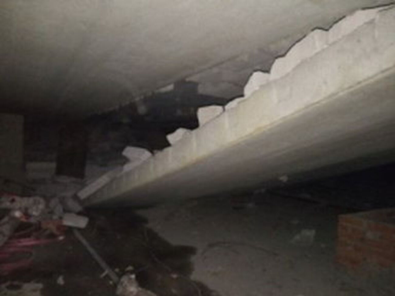 В 14-этажном жилом доме обрушились перекрытия между крышей и техническим этажом