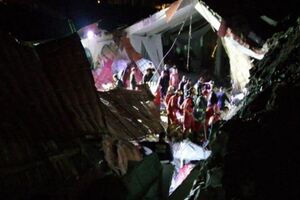 Спасатели продолжают искать людей