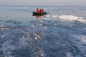 Дітей за допомогою надувного човна доправили на берег