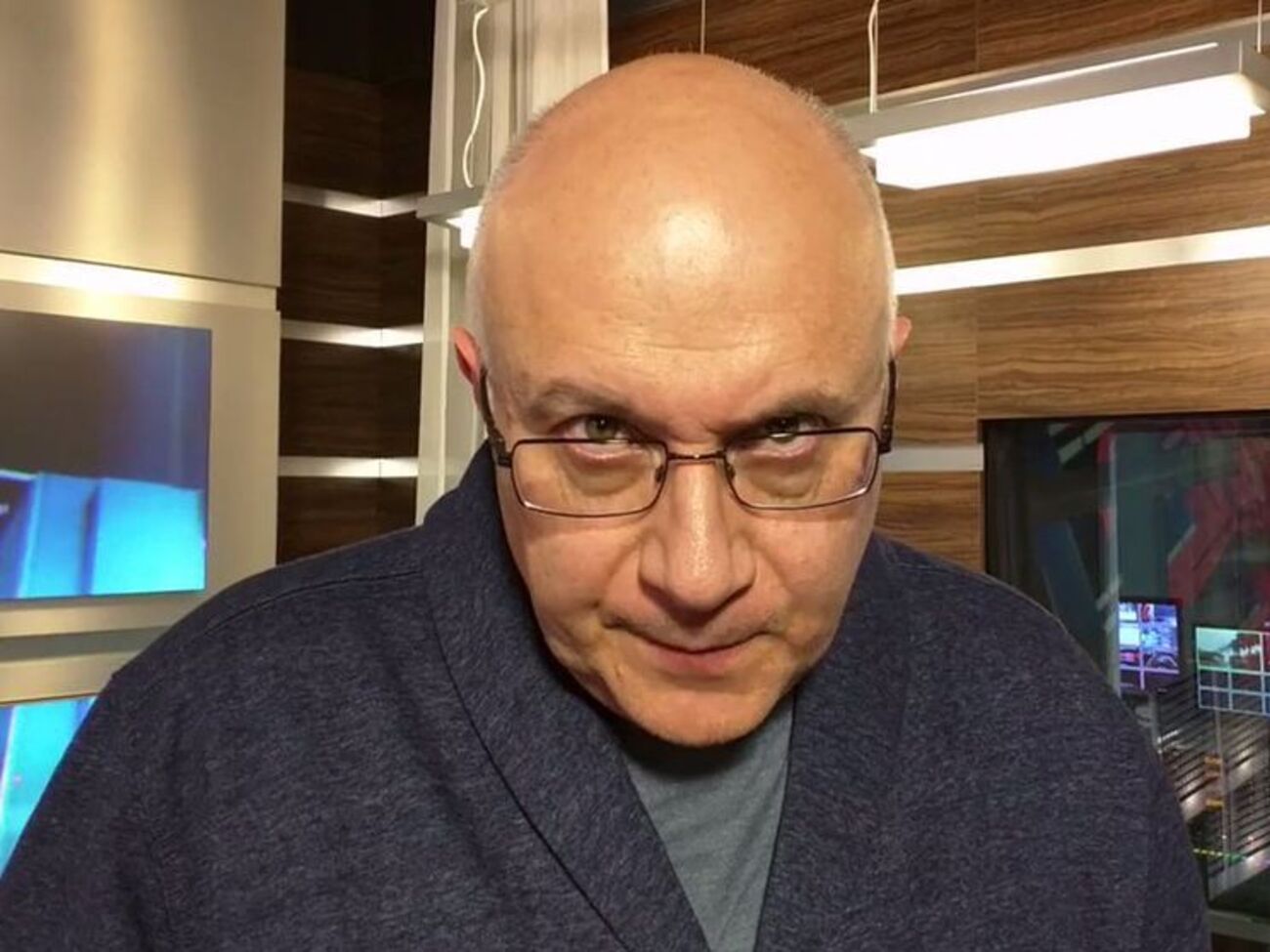 Ганапольский:&nbsp;Путина народ любит и целует взасос. Он еще не довел Россию до такого страшного состояния