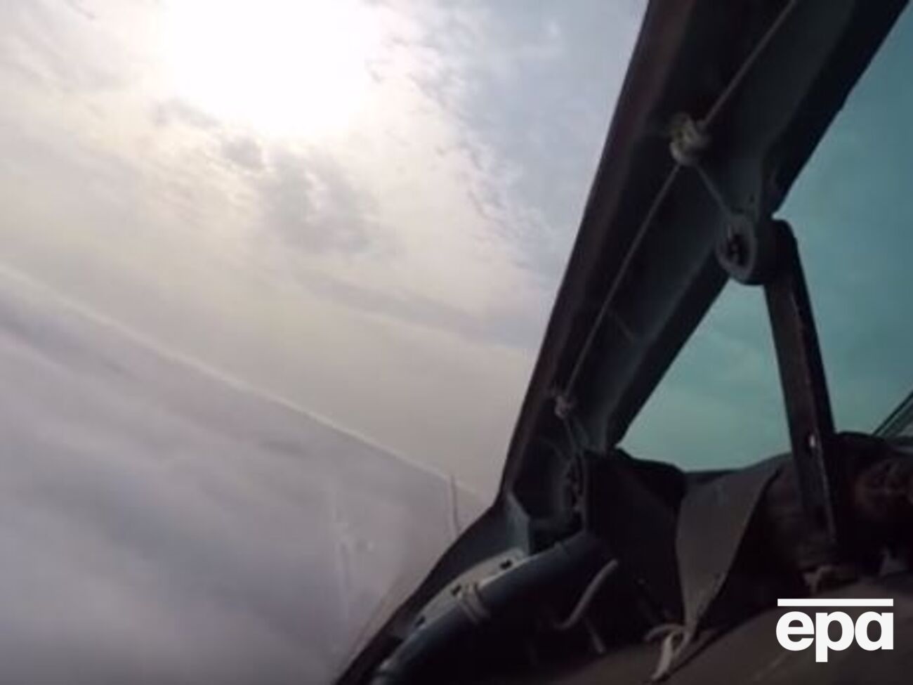 У Міноборони заявили, що військові льотчики, військові моряки й моряки прикордонної служби України із завданням упоралися