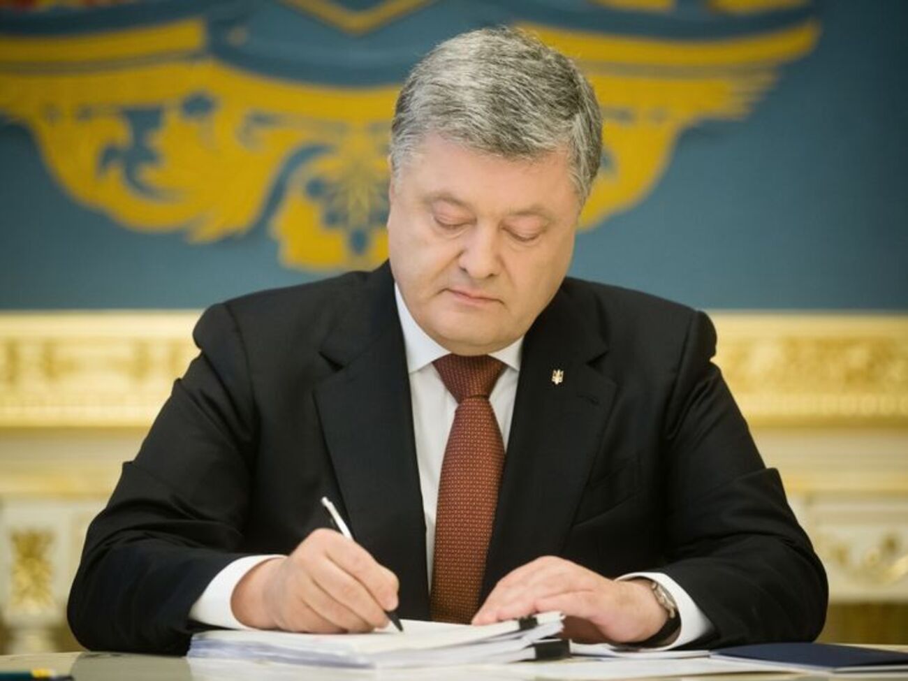 Про підписання Порошенком закону в його адміністрації повідомили 28 січня