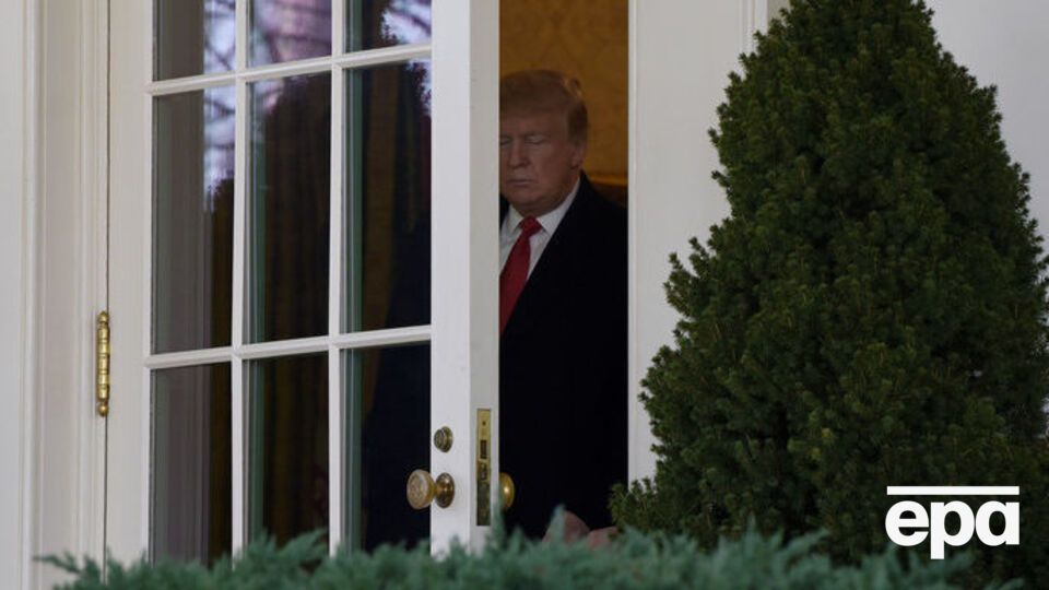 Трамп проводить екскурсії по Білому дому для знайомих і незнайомих людей