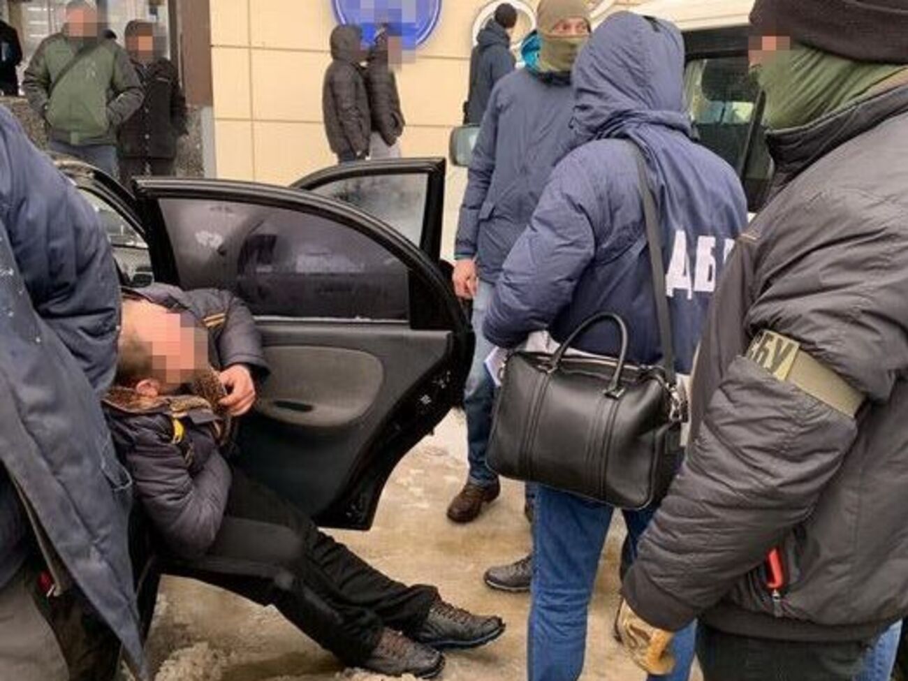 Співробітники СБУ задокументували факт вимагання зловмисниками грошей з іноземців