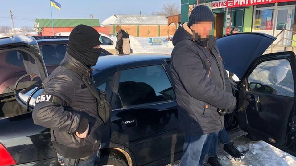 Сотрудники СБУ задержали чиновника после получения очередной взятки