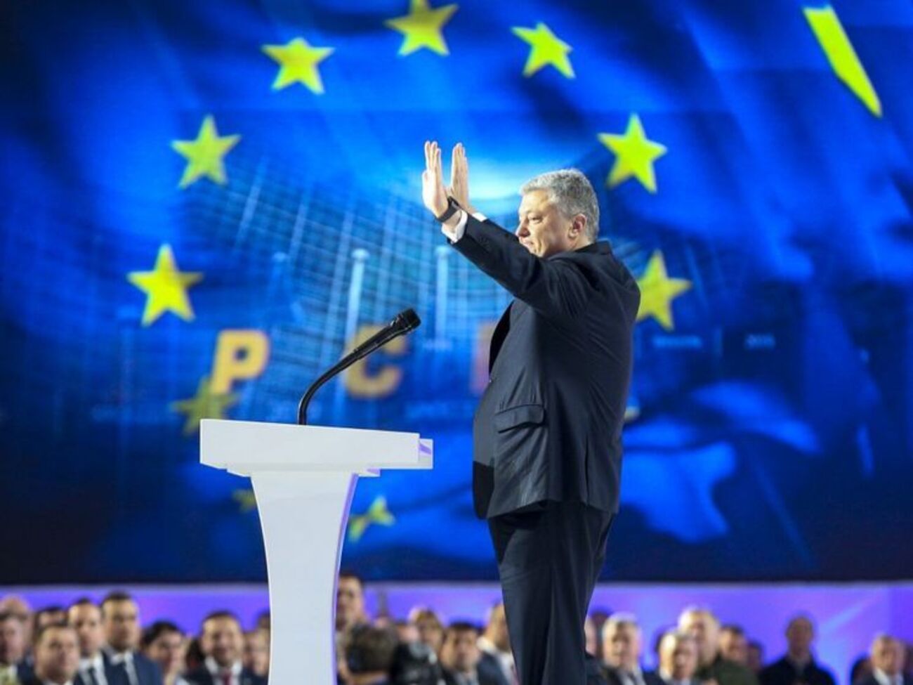 Порошенко выдвинул свою кандидатуру на выборы президента