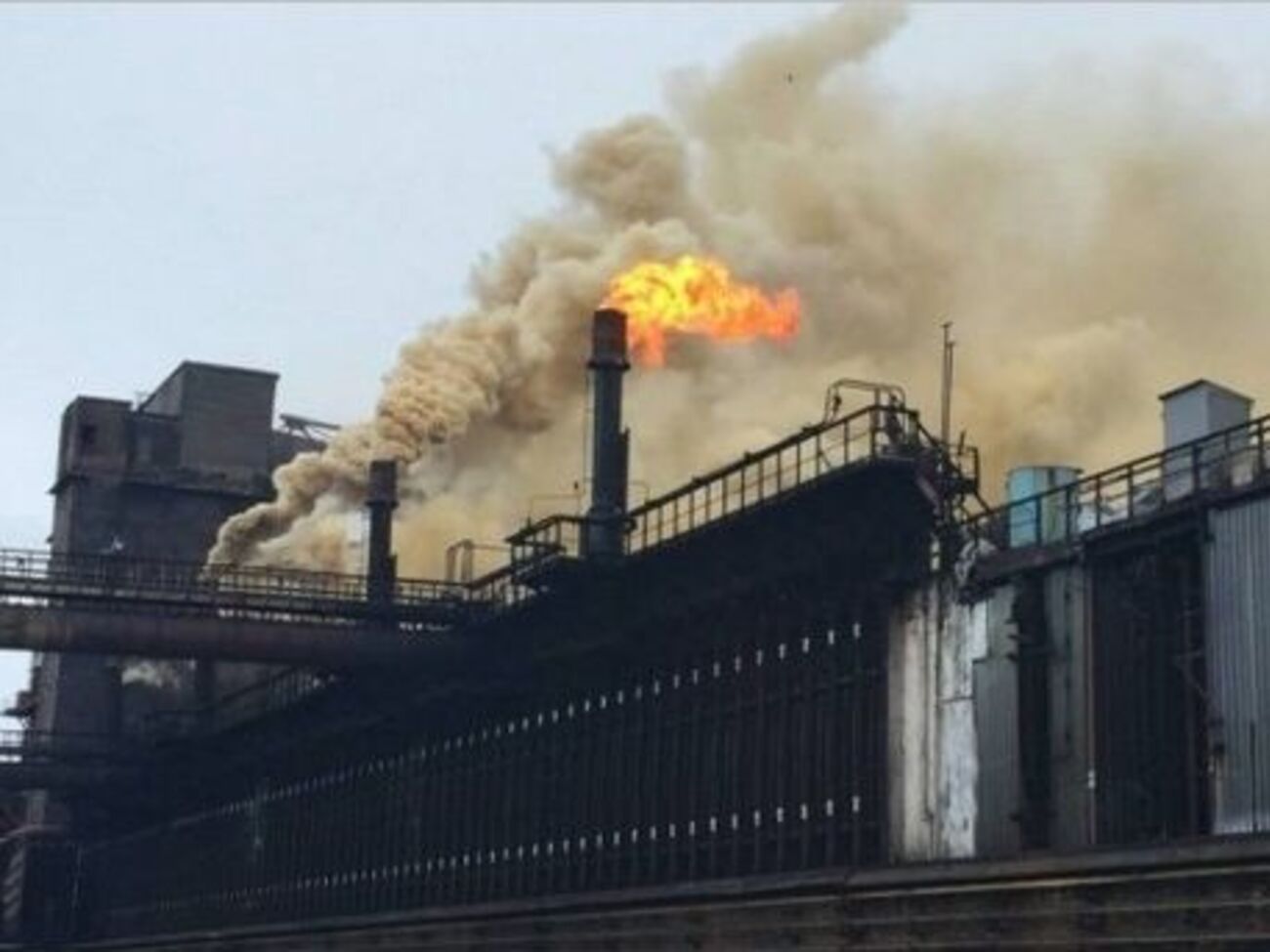 У ніч на 29 січня на території Дніпровського коксохімічного заводу стався вибух газоповітряної суміші з наступним горінням бітуму