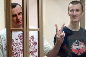 У 2015 році Сенцова (ліворуч) засудили до 20 років позбавлення волі, Кольченка – до 10