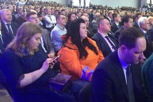 Савраненко (на фото – в оранжевому одязі) заявила, що покинула захід "за першої-ліпшої можливості"