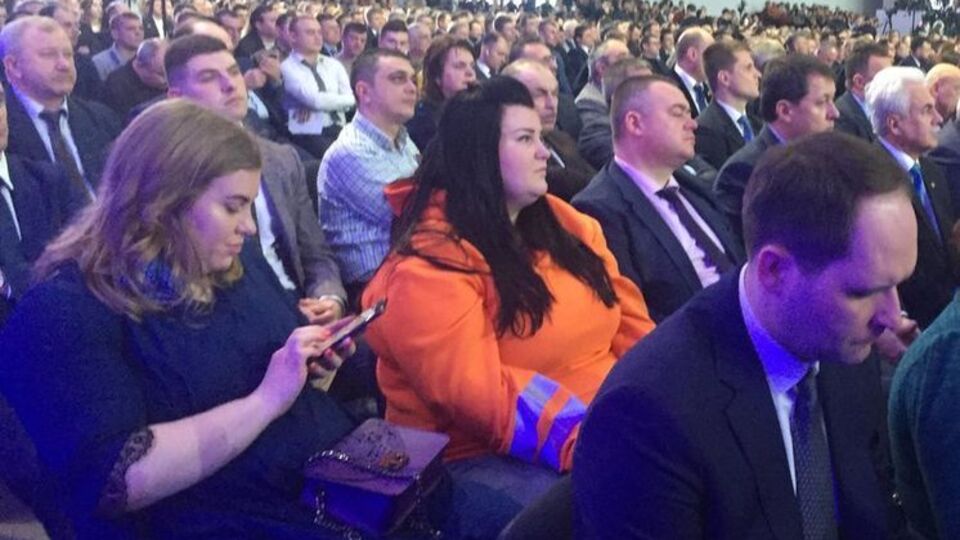 Савраненко (на фото – в оранжевому одязі) заявила, що покинула захід "за першої-ліпшої можливості"