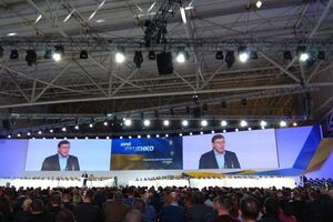 Луценко приходив на форум за участю Порошенка