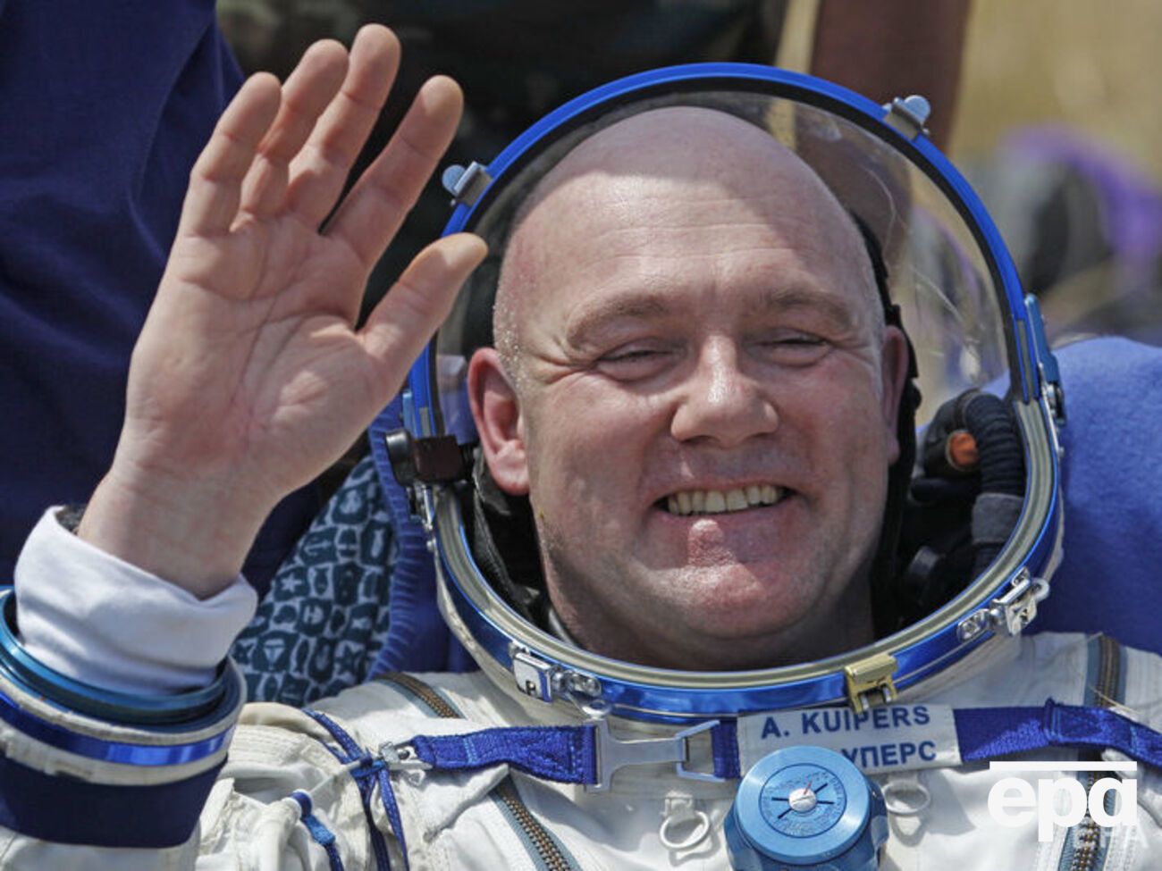 Кейперс выполнил в космосе две миссии продолжительностью 203 дня