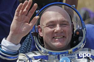 Кейперс выполнил в космосе две миссии продолжительностью 203 дня
