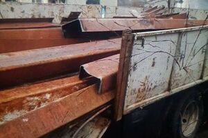 Водій вантажівки перевозив металобрухт без документів