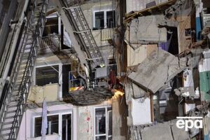 За даними ЗМІ, вибух стався у квартирі на третьому поверсі, яку 30 грудня орендував самотній чоловік