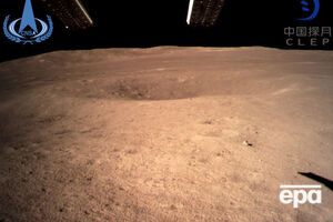 Китайський зонд chang'e-4 прислав фотографії, зроблені на зворотному боці Місяця