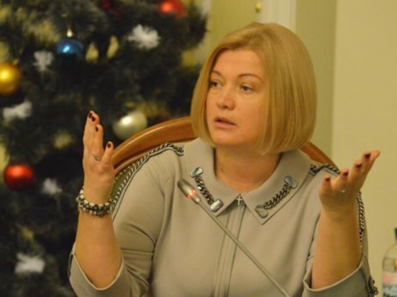 Геращенко закликала депутатів не використовувати для звичайних поїздок дипломатичні паспорти