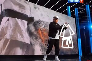 Кисельов постав перед глядачами в образі репера