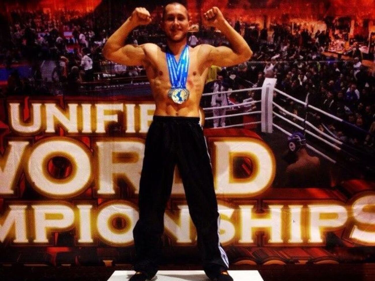 Оленчик – дворазовий чемпіон світу з кікбоксингу, чемпіон Європи та п'ятиразовий чемпіон України з тайського боксу