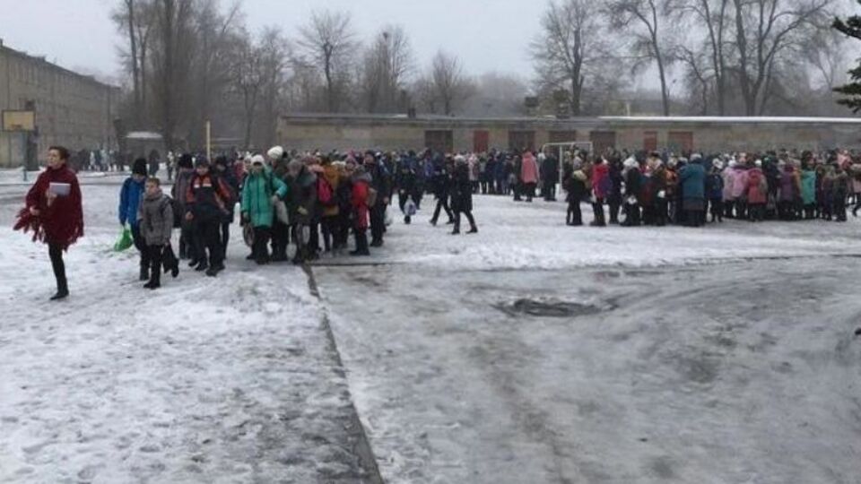 У кількох школах Кривого Рогу евакуювали учнів і вчителів, поліція шукає вибухівку