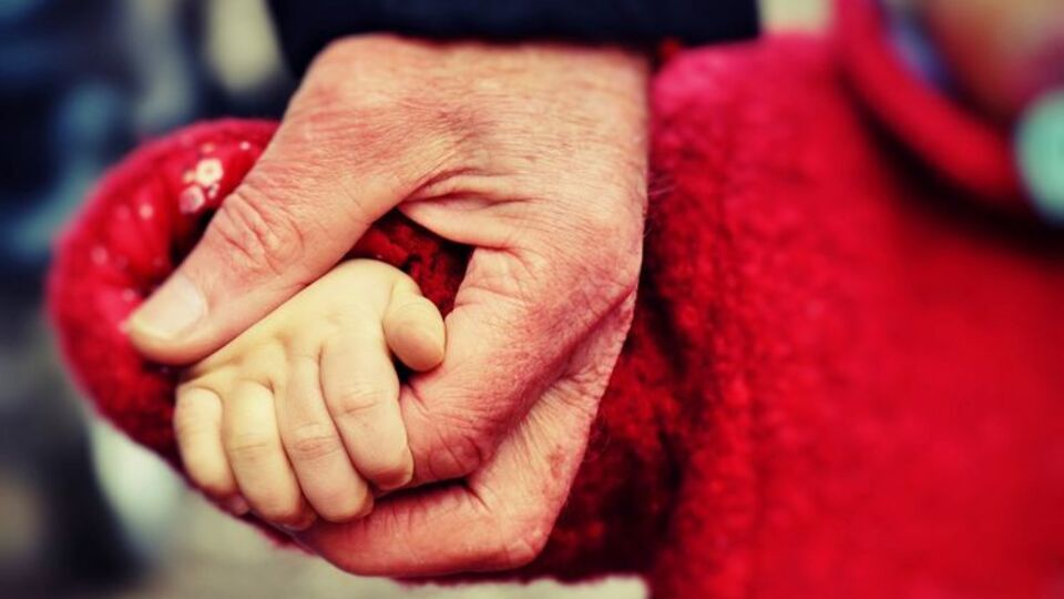 Согласно решению Кабмина, средства на зарплату няни будут компенсировать из местных бюджетов