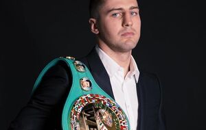 У грудні 2018 року Гвоздик провів свій перший титульний бій у кар'єрі