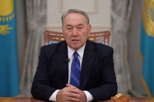 Назарбаєв: Усі ми повинні прийти у вітчизняних костюмах