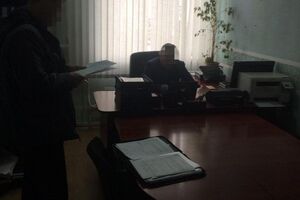Чиновника затримали у його ж кабінеті