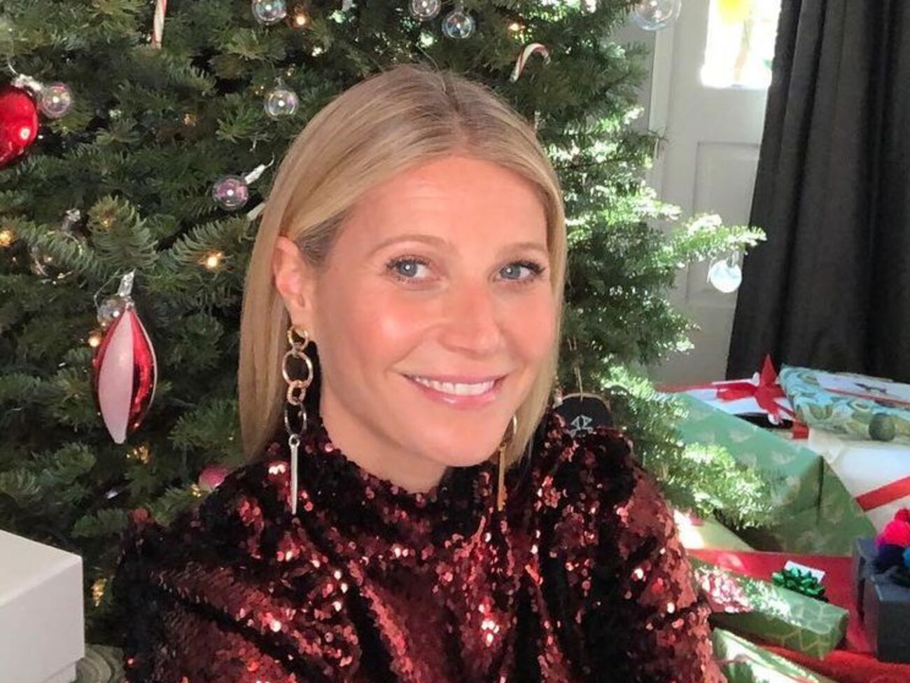 Истец заявляет, что Пэлтроу, налетев на него на лыжах, не оказала никакой помощи