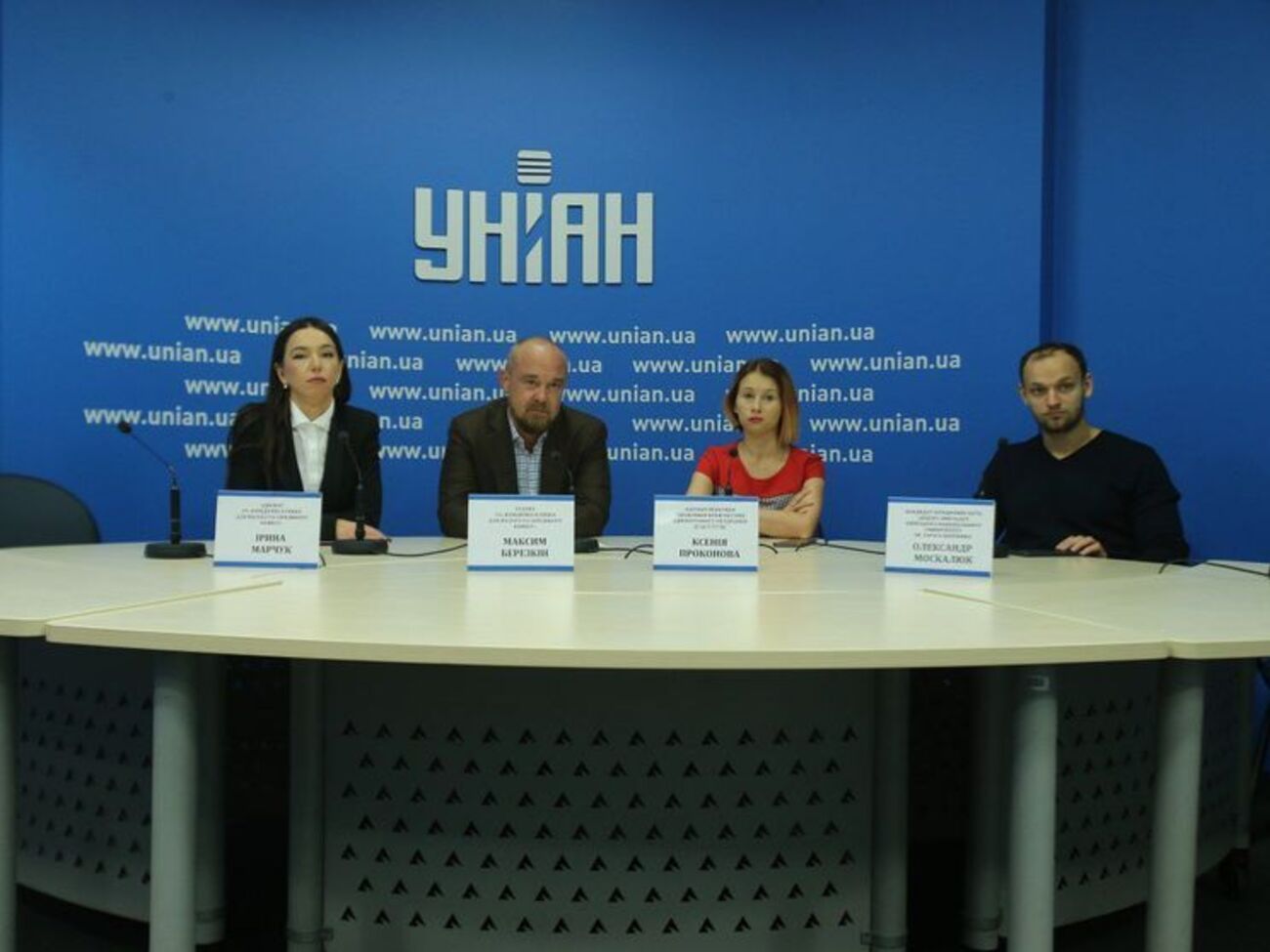 Березкін (другий зліва): Щодня бізнес стає жертвою тиску з боку правоохоронних органів, об'єктом рейдерських атак та штрафних санкцій, накладених із порушенням чинного законодавства