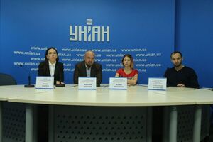 Березкін (другий зліва): Щодня бізнес стає жертвою тиску з боку правоохоронних органів, об'єктом рейдерських атак та штрафних санкцій, накладених із порушенням чинного законодавства