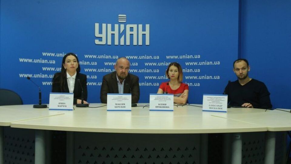 Березкін (другий зліва): Щодня бізнес стає жертвою тиску з боку правоохоронних органів, об'єктом рейдерських атак та штрафних санкцій, накладених із порушенням чинного законодавства
