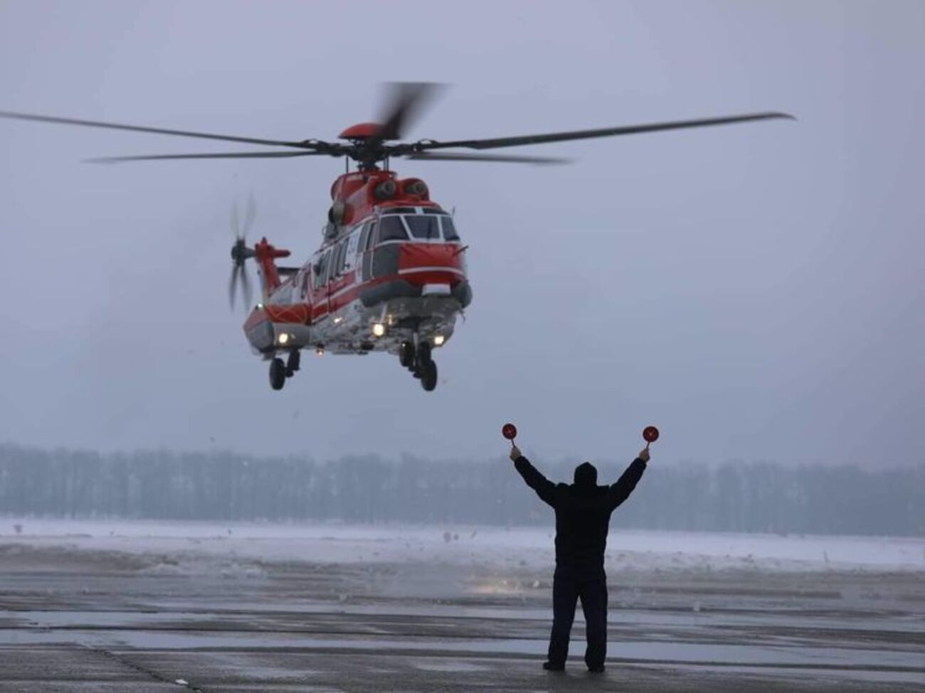 Вертолета H225 Super Puma передали спасателям