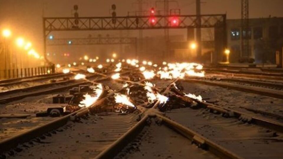 Спеціальні газові обігрівачі підтримують рейки в теплі