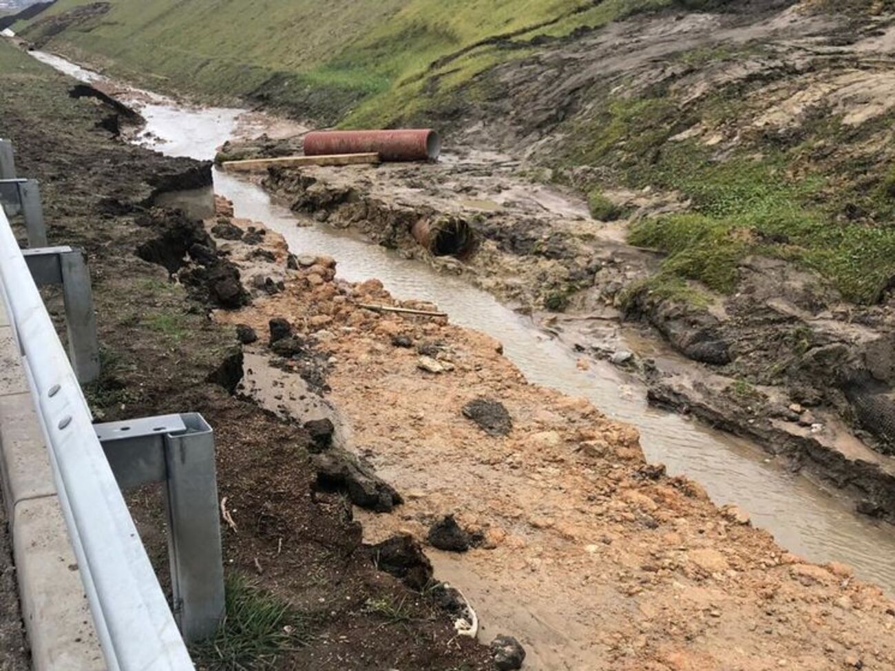 Єдину дорогу до Кримського мосту підтопило через дії компанії "Будгазмонтаж"