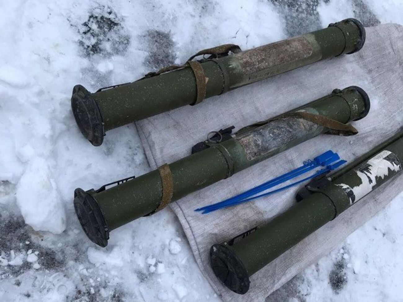 Чоловіка затримали під час чергової спроби збуту замовнику трьох ракетно-протитанкових гранатометів, розповіли у СБУ