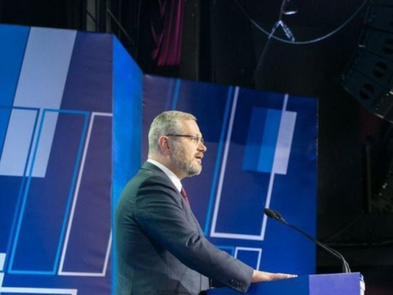 Вілкул: Коли ухвалювали нинішню Конституцію, Україна ще не стояла перед тими викликами, які є сьогодні