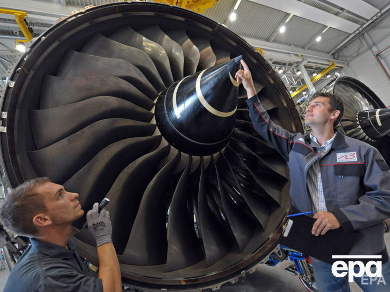 На двигуни, що використовують на пасажирських літаках Airbus і Boeing, будуть ставити німецьке маркування