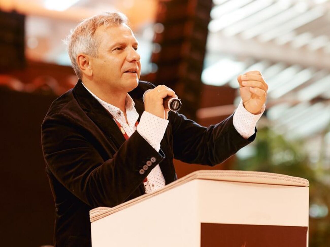 Отличия в рейтингах кандидатов означают, что исследования проводятся с грубейшими нарушениями. Вероятнее всего, результаты искажают сознательно