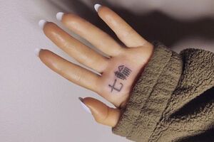 Гранде посвятила тату выходу клипа