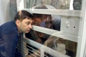 17 січня суд продовжив арешт Вишинському до 16 лютого