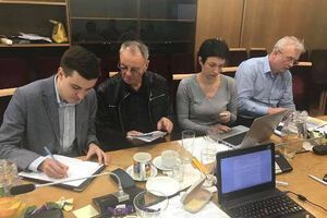 Решение о разрыве контракта принималось тайным голосованием