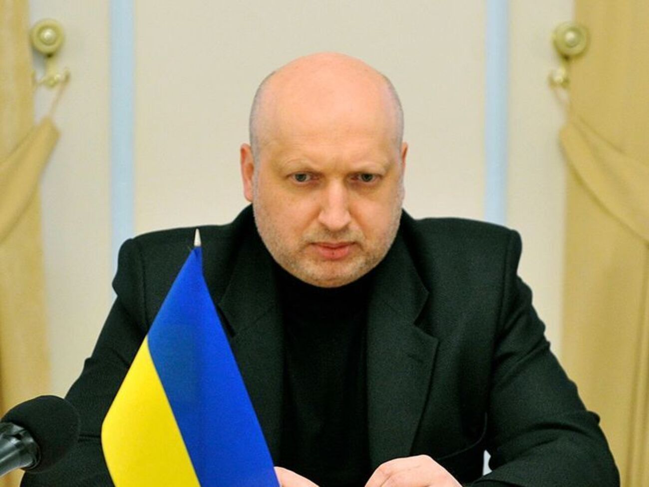 Турчинов: На відміну від Гриценка, мій син улітку 2014 року одразу після отримання диплома вишу пішов добровольцем до Національної гвардії