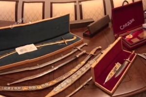 Принадлежащая Арашуковым коллекция холодного оружия