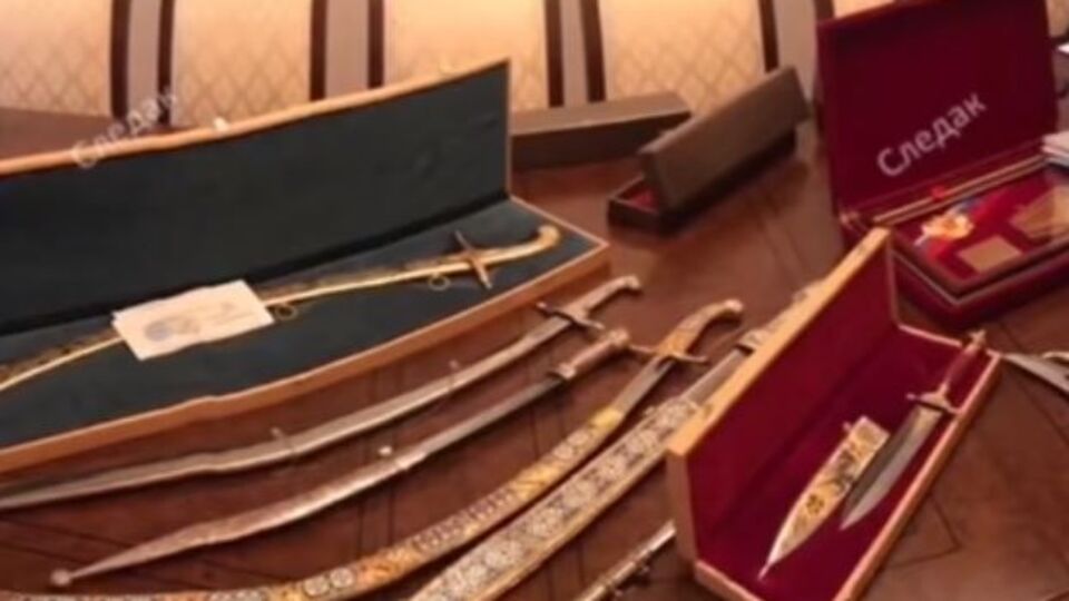 Колекція холодної зброї, що належить Арашуковим