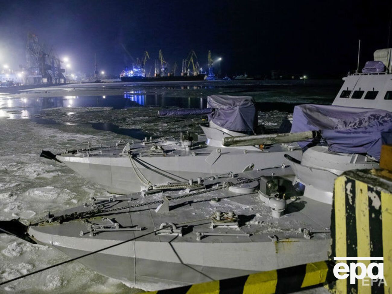 По украинскому катеру попало минимум четыре снаряда&nbsp;из крупнокалиберной пушки