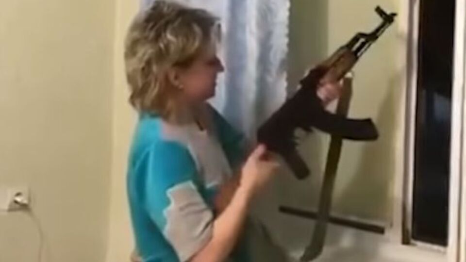 Жінка стріляла у вікно