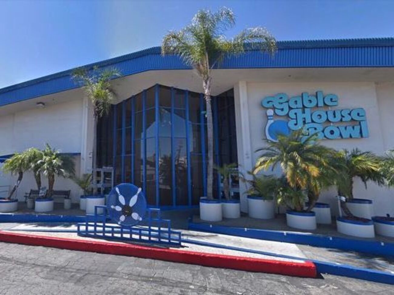 Повідомлення про постріли надійшли з кегельбану Торранса