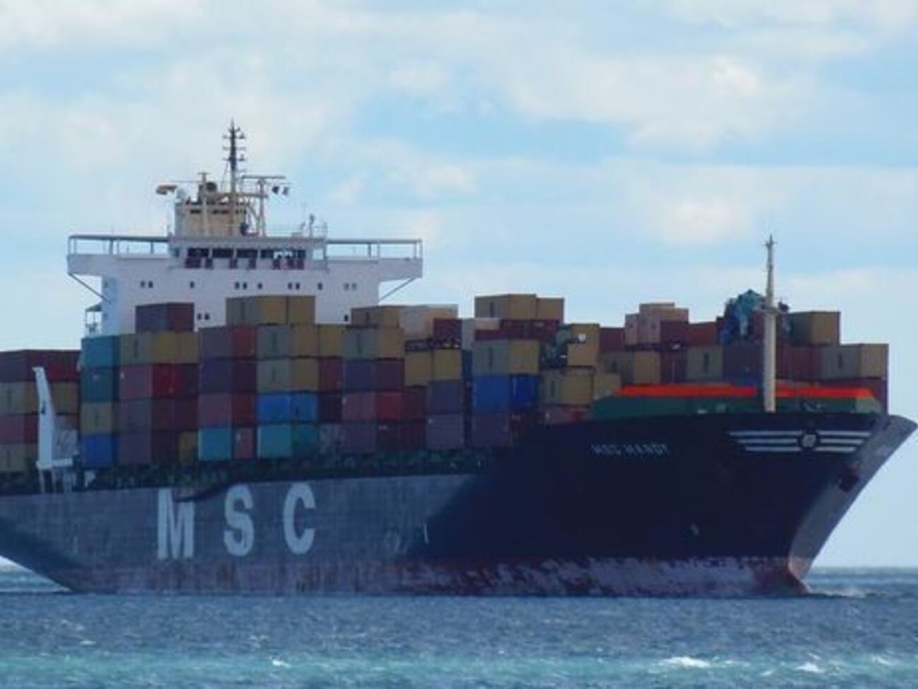 Сейчас MSC Mandy стоит на якоре в нигерийском Лагосе